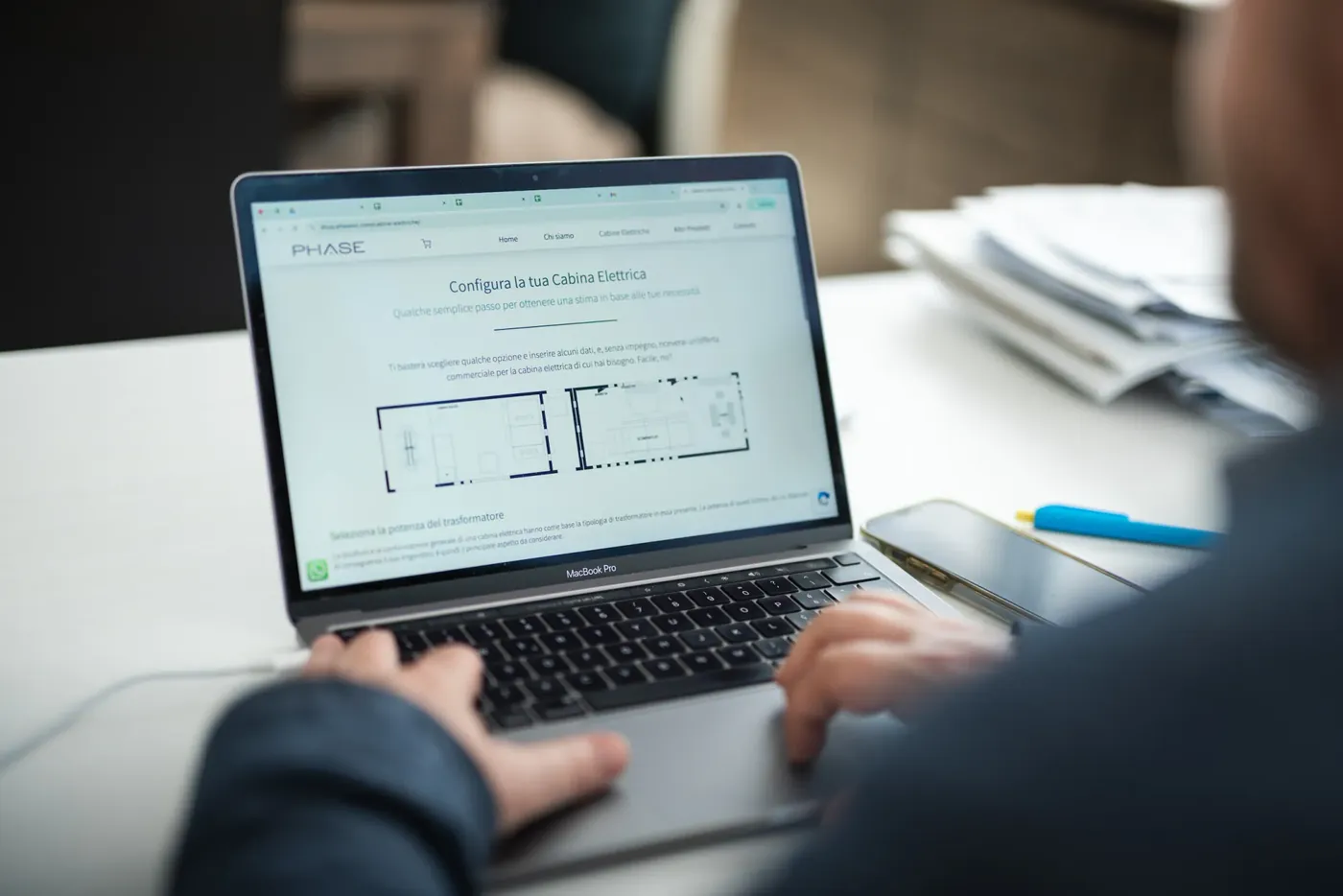 Configuratore online di cabine elettriche PHASE su un computer portatile